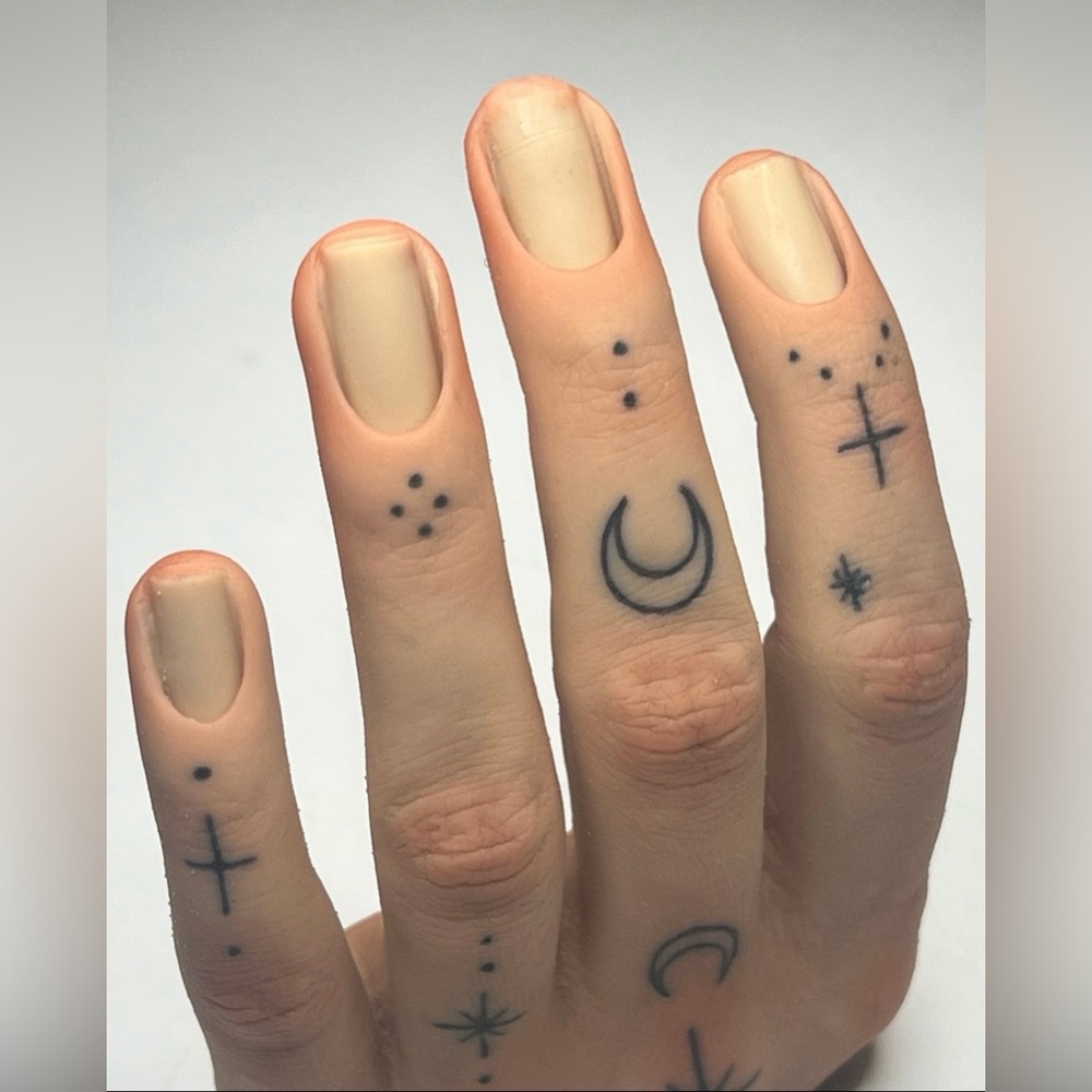 Aleana Magnetic manicure practice hand. Real looking mannequin hand.